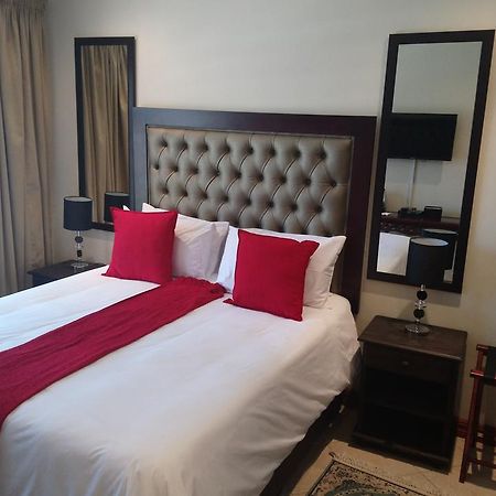 Lily White Guest House Centurion Ngoại thất bức ảnh