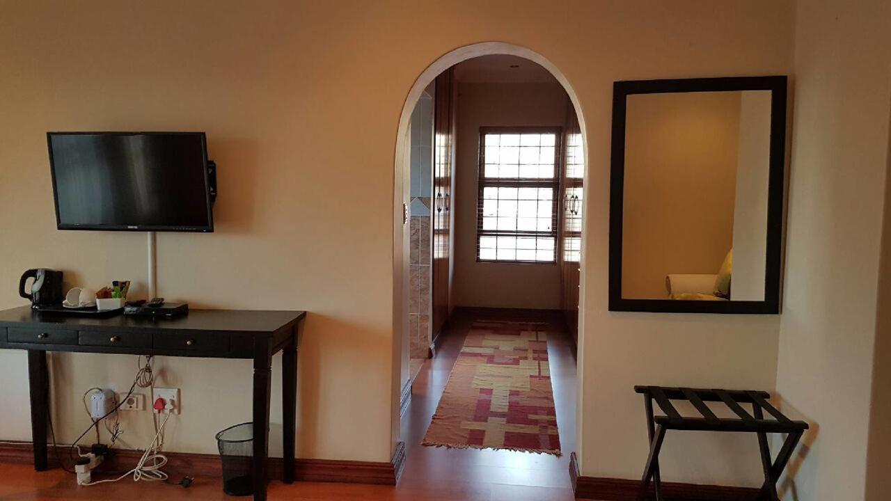 Lily White Guest House Centurion Ngoại thất bức ảnh