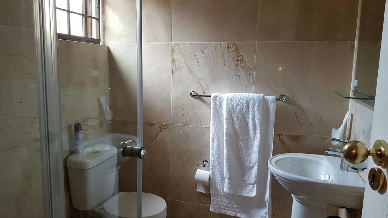 Lily White Guest House Centurion Ngoại thất bức ảnh